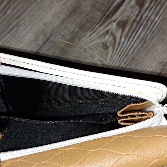 TravelSmith Ladies  RFID blocking wallet  NWT - Picture 8 of 8